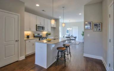 Main picture of 765 Coburg St