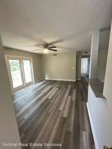 Main picture of 403 S Thomas Rd