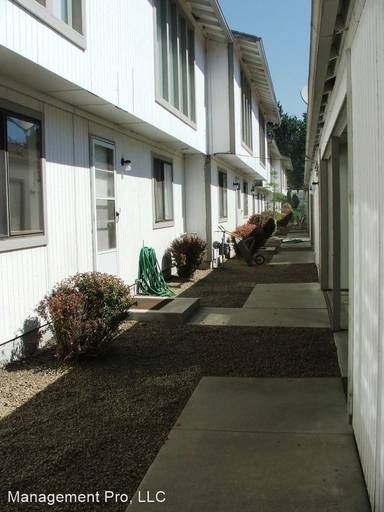 Main picture of 211 S Bruce Ln