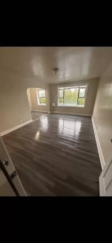 Main picture of 1312 1/2 Commerce Ave