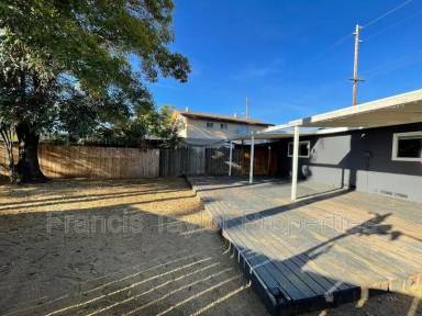 Main picture of 551 N Citrus Ave