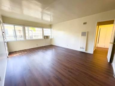 Main picture of 4735 Beverly Blvd