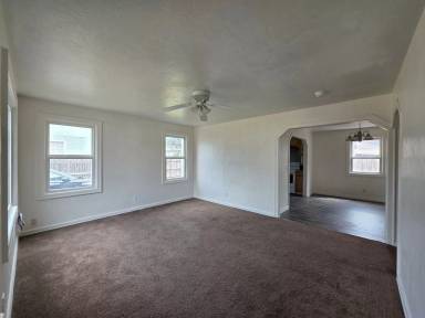 Main picture of 859 W M St