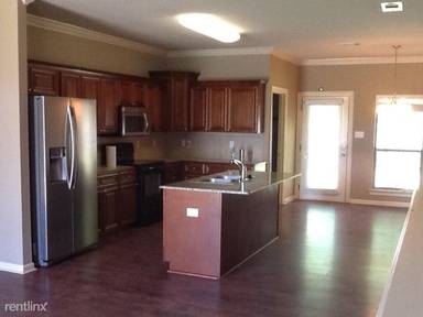 Main picture of 406 E Oak Haven St