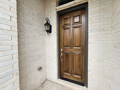 Main picture of 2313 Cambridge Ave