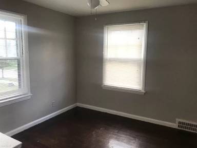 Main picture of 15736 Archdale St