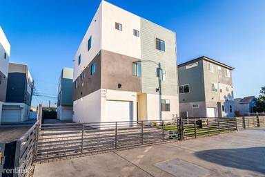 Main picture of 2098 1/2 Hauser Blvd