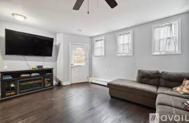 Main picture of 241 Ferry St