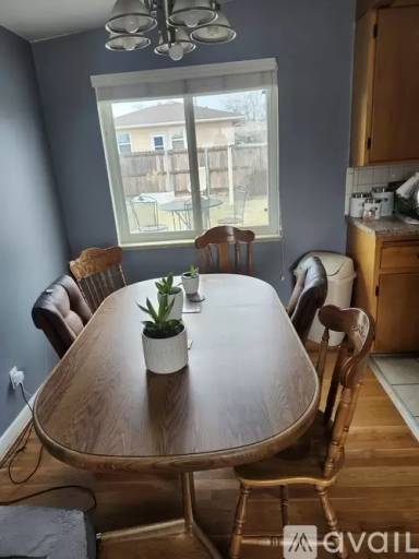 Main picture of 830 Windmill Rd