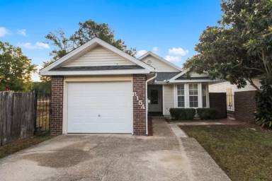 Main picture of 8154 Treetop Ln