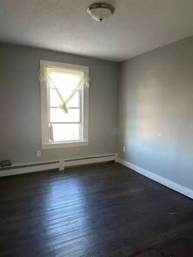 Main picture of 669 E Main St