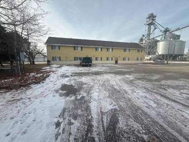 Main picture of 204 Center Ave E