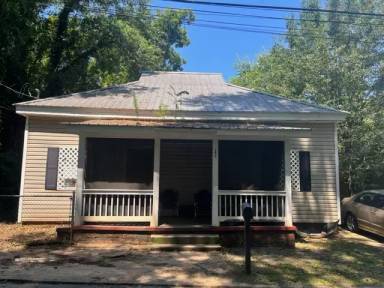 Main picture of 204 Addie St