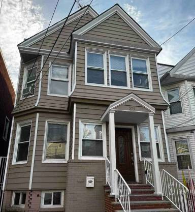 Main picture of 375 Union St