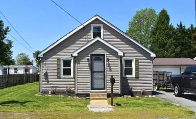 Main picture of 528 W Commerce St