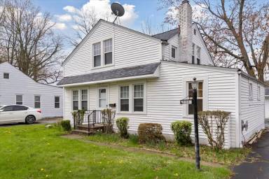 Main picture of 286 E 238th St