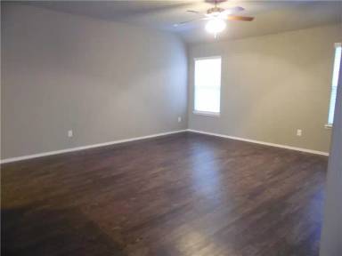 Main picture of 303 Woodcreek St