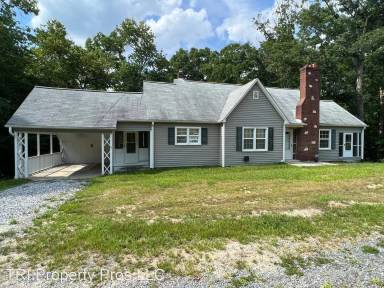 Main picture of 3000 W Lexington Ave