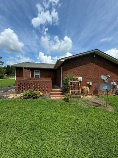 Main picture of 105 S Withrow Dr