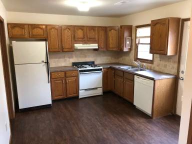 Main picture of 104 E Vine St