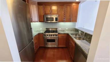 Main picture of 402 Greenwich St