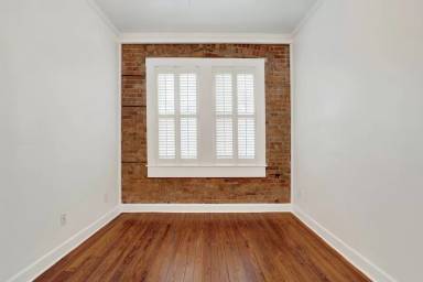 Main picture of 125 E Broad St