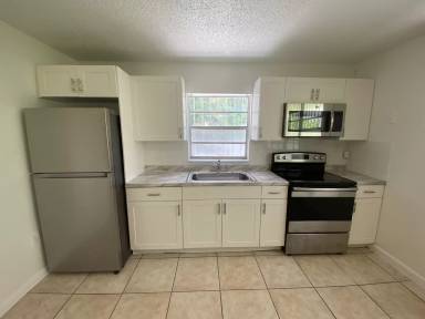 Main picture of 477 NW 25th Ct