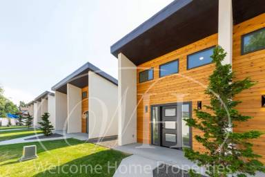 Main picture of 159 SE Sparrows Pl