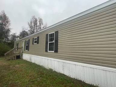 Main picture of 9 Lakeside Ln