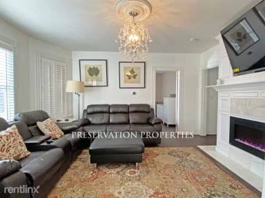 Main picture of 132 Myrtle St