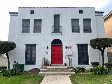 Main picture of 1555 N Kenmore Ave
