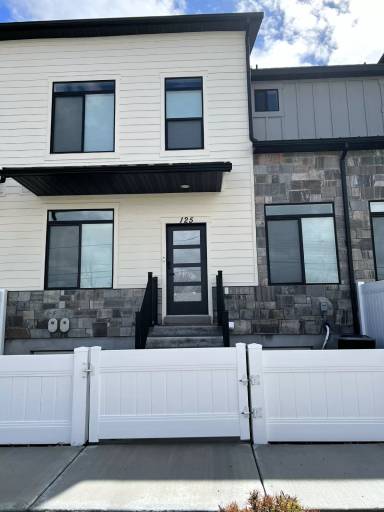 Main picture of 125 E 7085 S