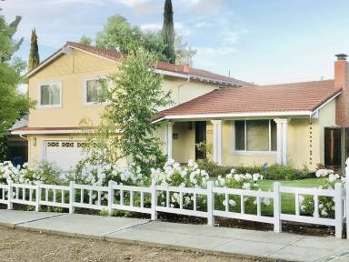 Main picture of 236 More Ave