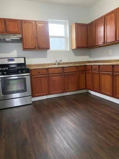 Main picture of 922 Summer St