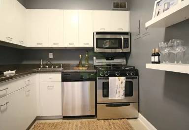 Main picture of 1350-60 Lake Shore Drive Apartments