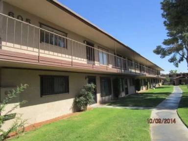 Main picture of 605 S Royal Crest Cir