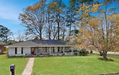 Main picture of 1208 38th Ave E