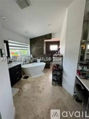 Main picture of 6287 SW 39th St