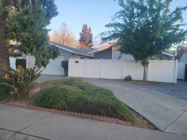 Main picture of 831 W Princeton Ave