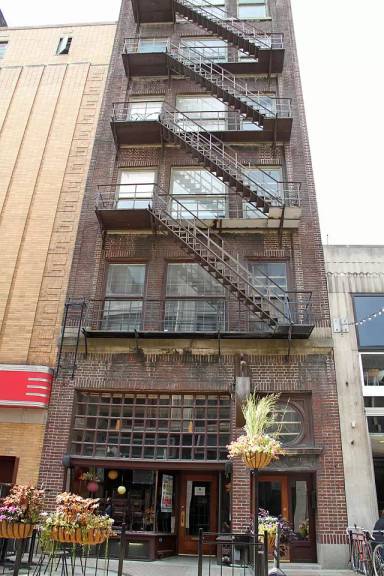 Main picture of 2042 E 4th St