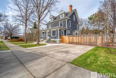 Main picture of 15 3rd Ave E