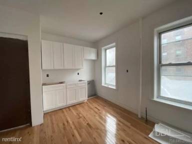 Main picture of 862 E 17th St