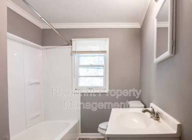 Main picture of 2242 3rd Ave S