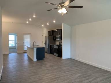 Main picture of 6006 NW Hoover St