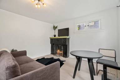 Main picture of 1123 W Washington Blvd