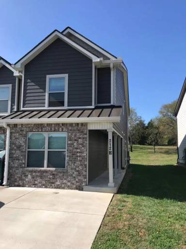 Main picture of 212 Carver Ln