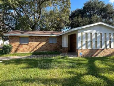 Main picture of 301 Doc Duhon St