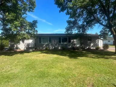 Main picture of 603-605 Woodbine Ave