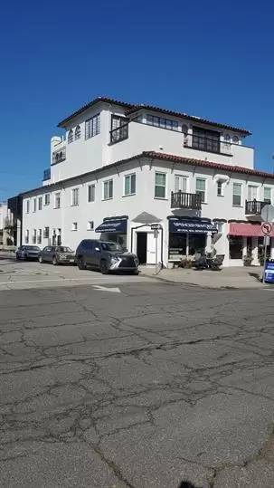 Main picture of 5920 E Naples Plz