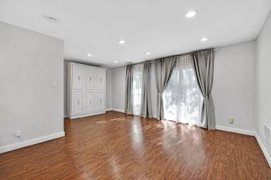 Main picture of 145 Piccadilly Pl